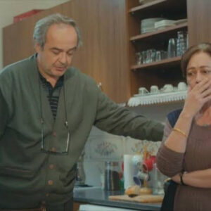 Enver e Hatice em momento emocionante de reconciliação na novela Força de Mulher