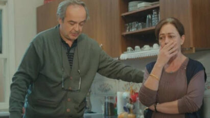 Enver e Hatice em momento emocionante de reconciliação na novela Força de Mulher