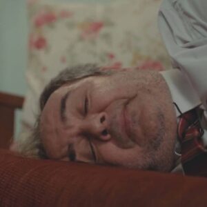 Enver sofre um infarto após ameaça de Munir e é levado às pressas ao hospital