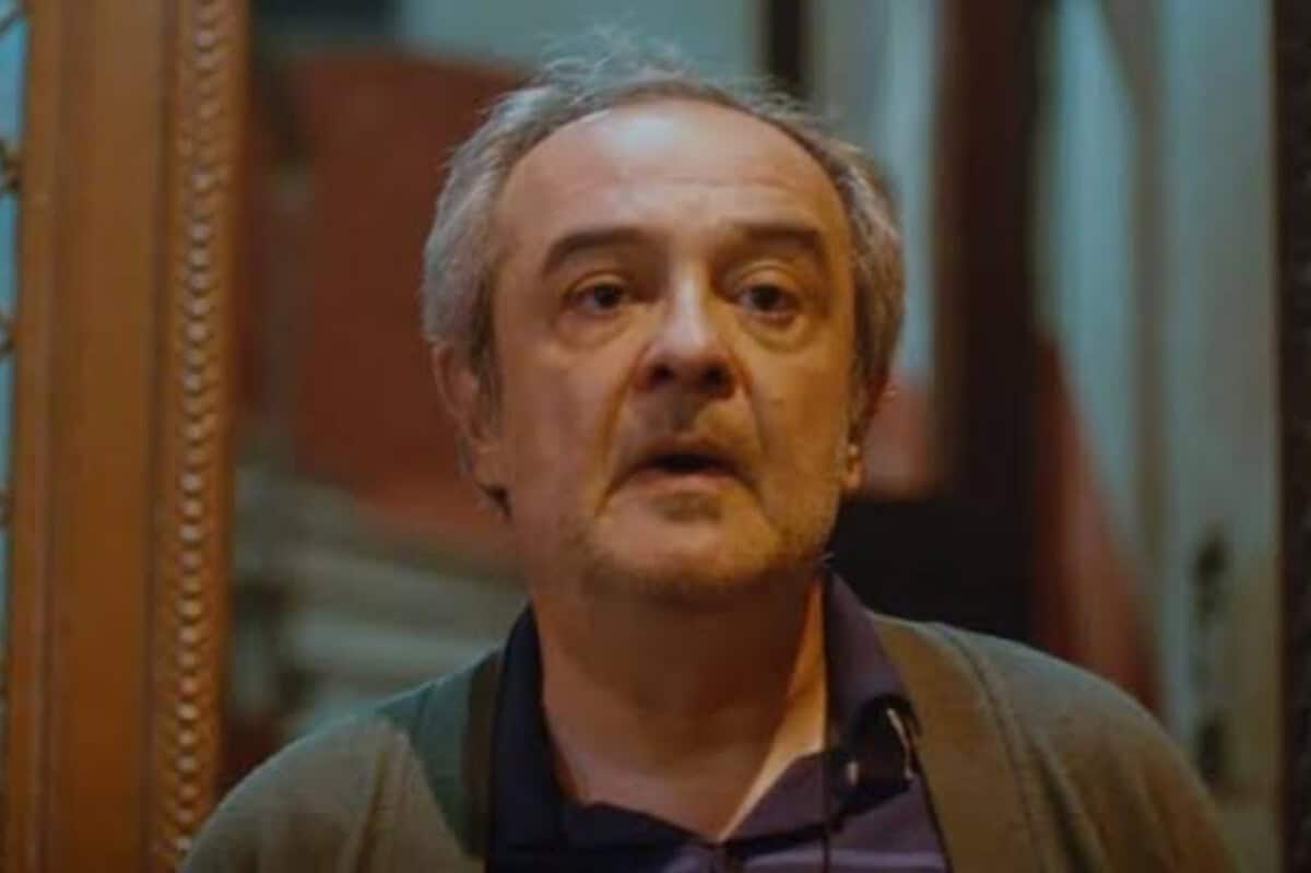 Enver confrontando Sirin e Hatice em cena tensa de Força de Mulher