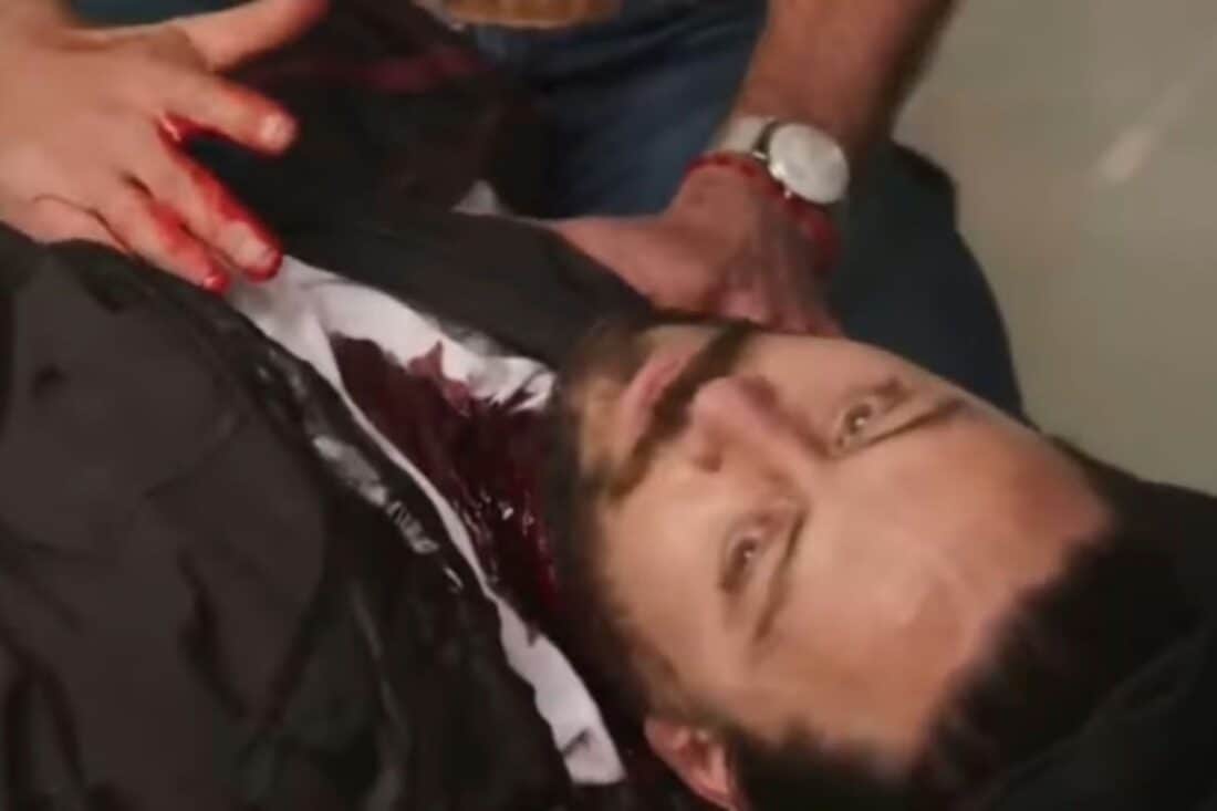 Cena de César e Memo em confronto na novela Meu Caminho É Te Amar , com tensão e desfecho dramático.