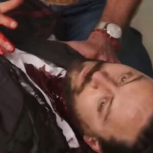 Cena de César e Memo em confronto na novela Meu Caminho É Te Amar , com tensão e desfecho dramático.