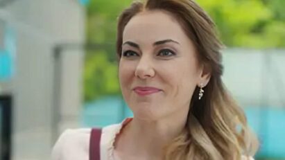 Julide e Suat em uma discussão intensa em 'Força de Mulher