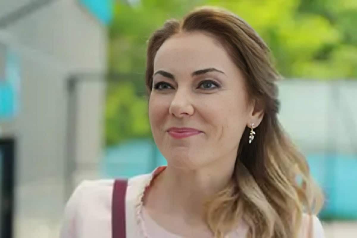 Julide e Suat em uma discussão intensa em 'Força de Mulher