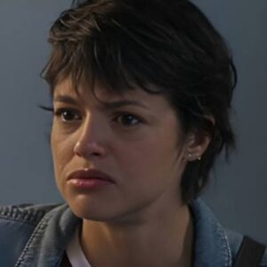 Mania de Você: Luma e Rudá discutindo sobre o pen-drive vazio, com clima de tensão e desconfiança.