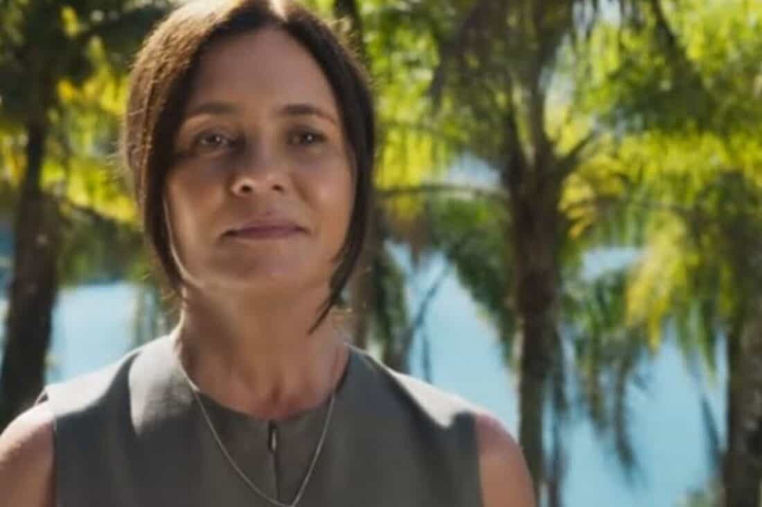 Mércia e Volney trocam olhares em 'Mania de Você', dando início a um romance secreto