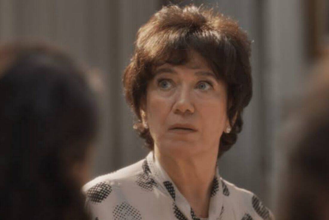 Maristela tenta manter sua farsa