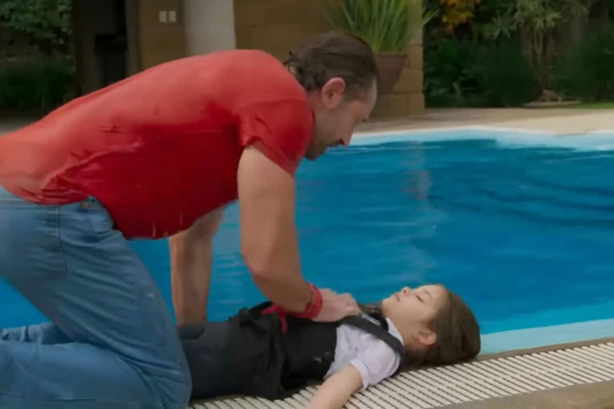 Memo salva Isabella na piscina