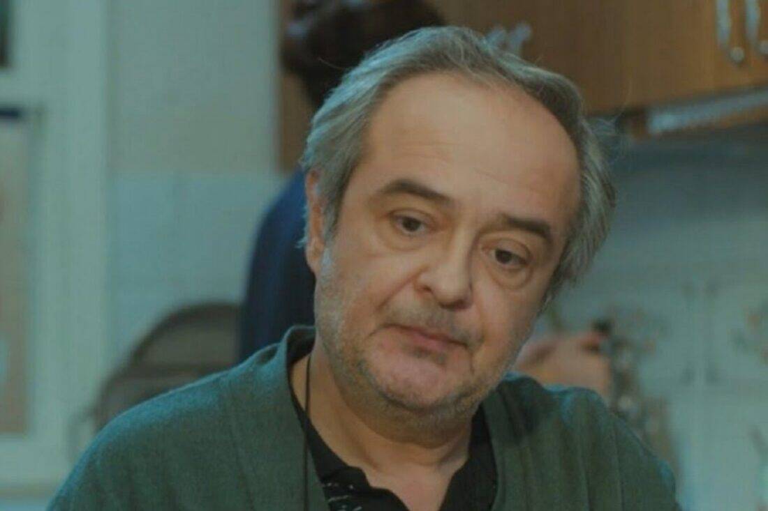 Momento tenso entre Enver e Sarp, redefinindo os rumores da trama