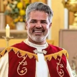 Padre Fábio Marsaro, afastado após vazamento de fotos íntimas