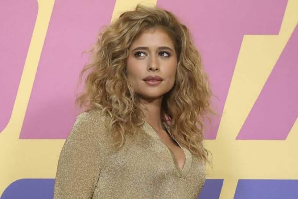 Roxelle apresentando Gigi como seu namorado falso