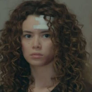 Em "Força de Mulher", Sirin revela o paradeiro de Bahar, mas é sequestrada logo depois.