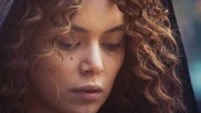 Sirin chegando ao hospital para doar medula em Força de Mulher