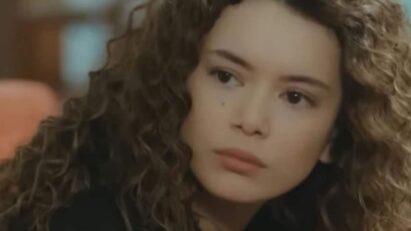 Sirin emocionada ao decidir doar sua medula para Bahar na novela 'Força de Mulher'.”