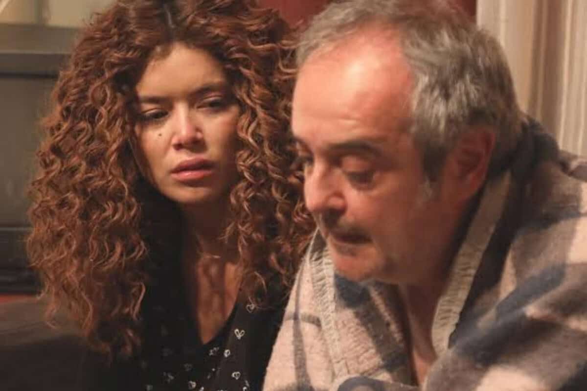 Sirin revelando segredo chocante para Enver em Força de Mulher