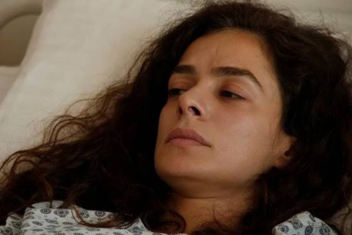 "Cena de Bahar se recuperando após transplante em Força de Mulher."