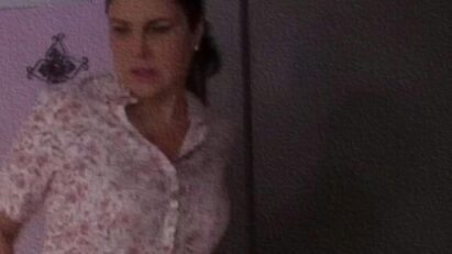 Cena de Amparo em Meu Caminho É Te Amar descobrindo a traição de Macário.