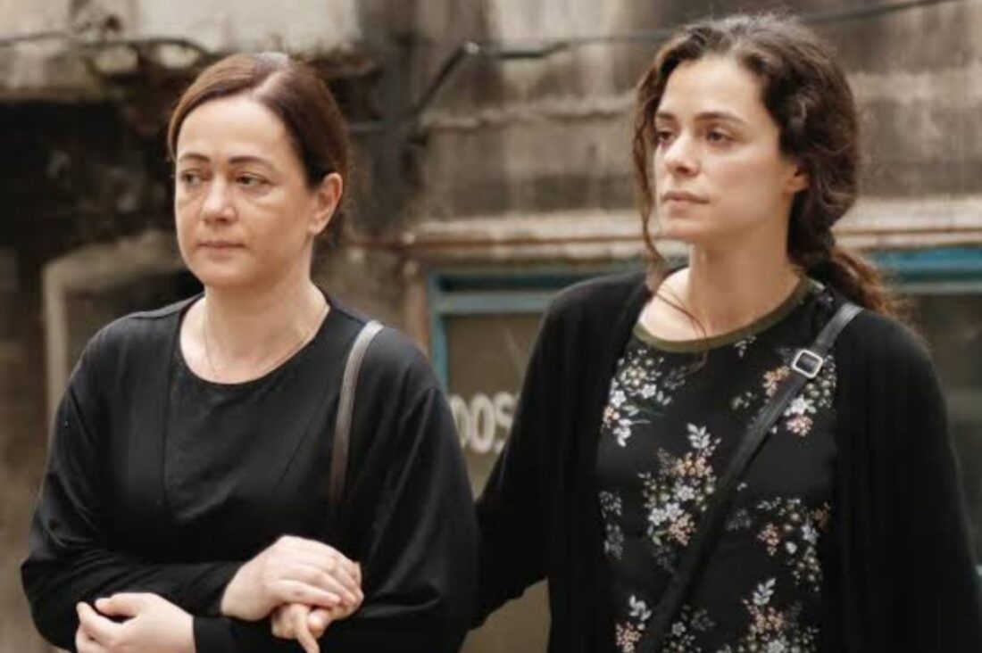 "Cena emocionante de Bahar e Hatice se reconciliando no hospital."