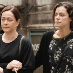 "Cena emocionante de Bahar e Hatice se reconciliando no hospital."