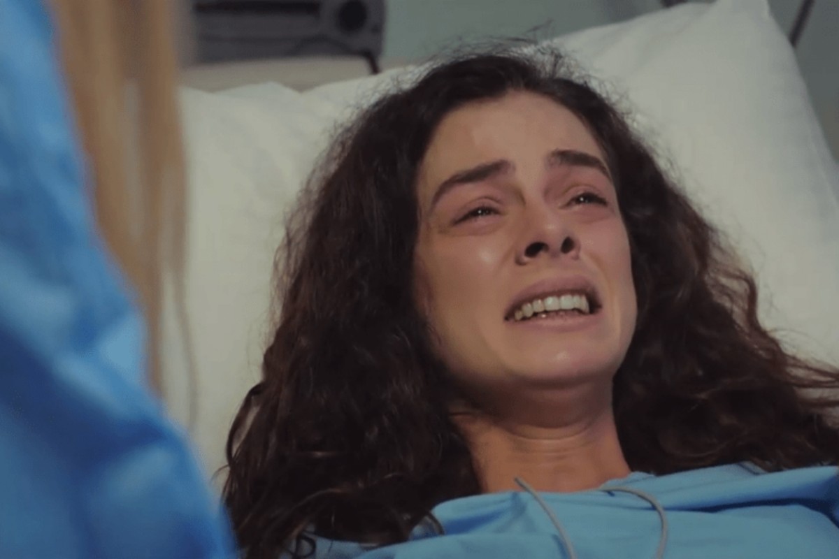 Bahar emocionada e vulnerável após as provocações de Sirin.