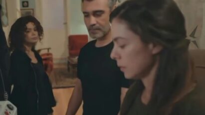 Cena impactante de Sarp e Bará discutindo o futuro da família em Força de Mulher, com as crianças emocionadas ao fundo.