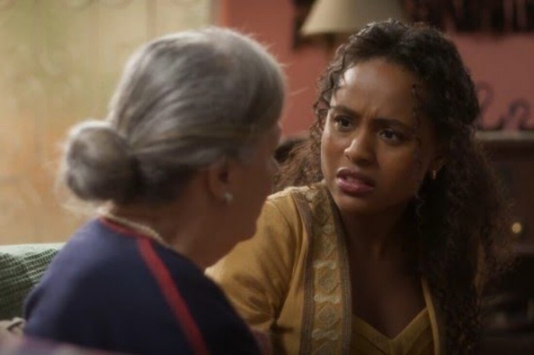 Beatriz chocada com a revelação.