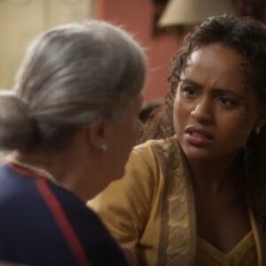 Beatriz chocada com a revelação.