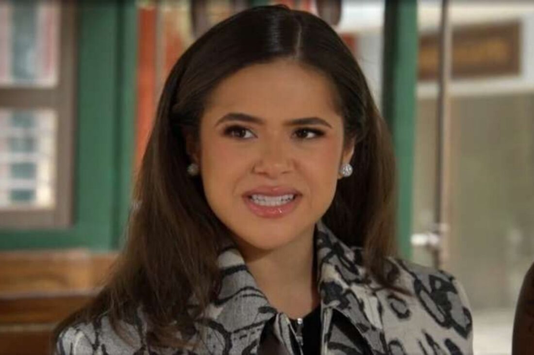 Bia quebra um copo em um ataque de fúria