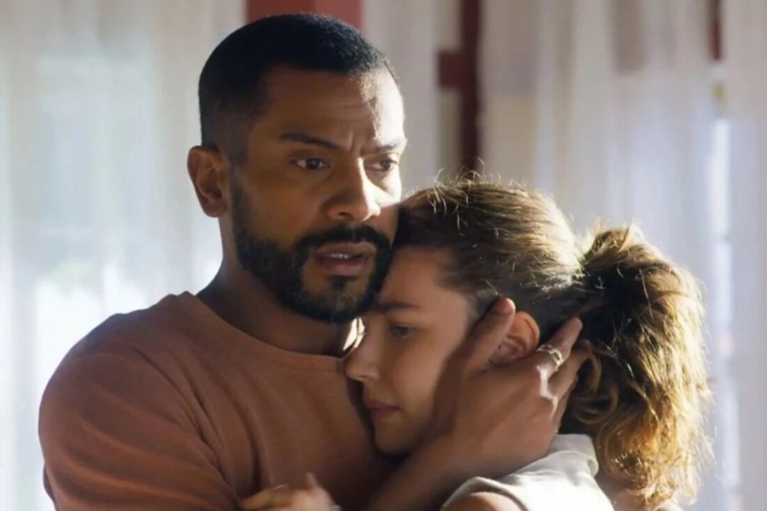 Cena de tensão romântica entre Michele e Daniel em 'Mania de Você'."