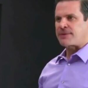 "Fausto em cena final de Meu Caminho é Te Amar, sendo confrontado por Memo."