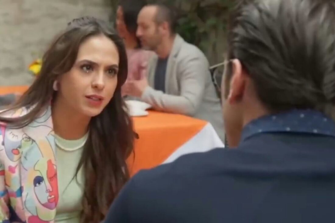 Cena de João Paulo e Gabriela em uma cafeteria discutindo em "Meu Caminho é Te Amar".