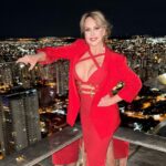 Gabriela Spanic comemorando seu aniversário ao lado de fãs em Goiânia.