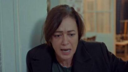 Hatice desmaiando ao ver Bahar desacordada no hospital.