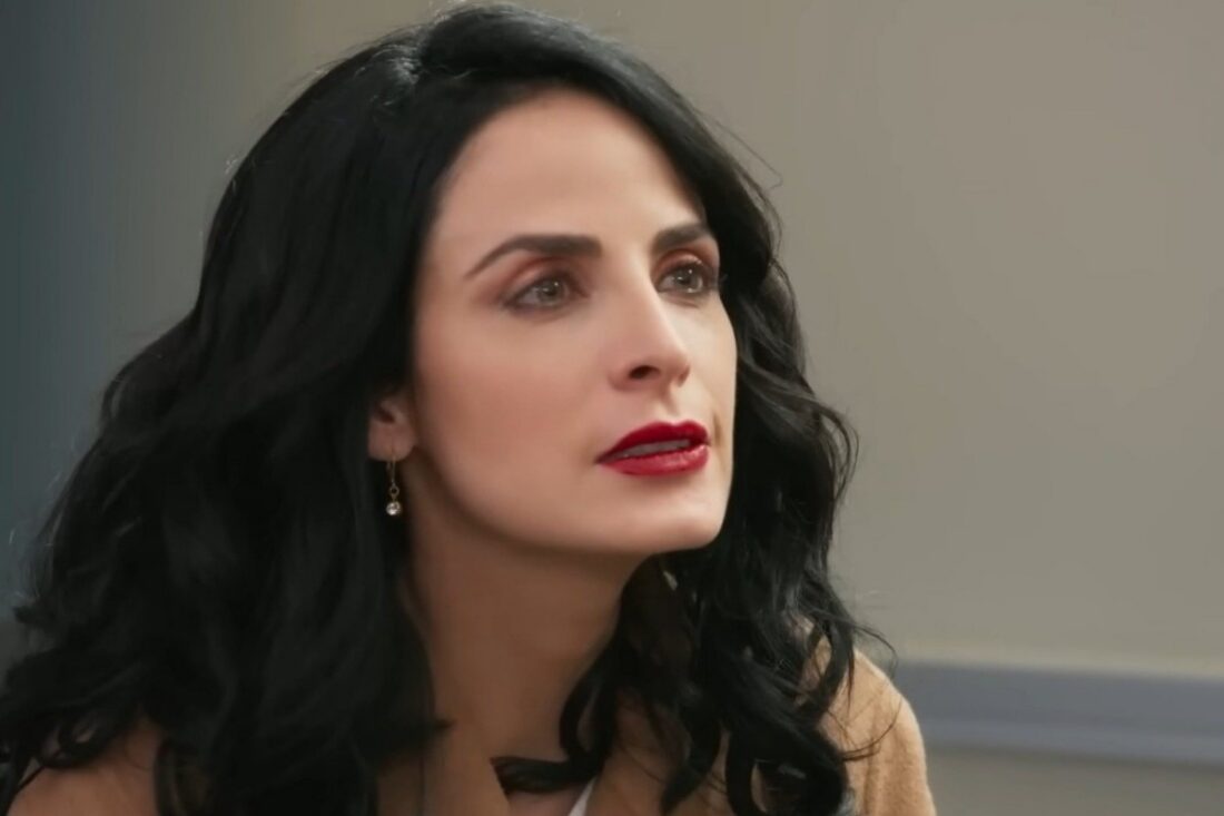 "Karen em cena dramática de Meu Caminho é Te Amar