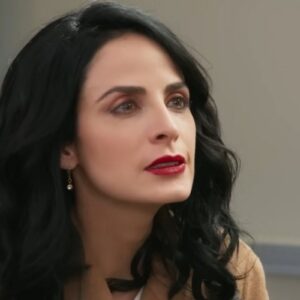 "Karen em cena dramática de Meu Caminho é Te Amar