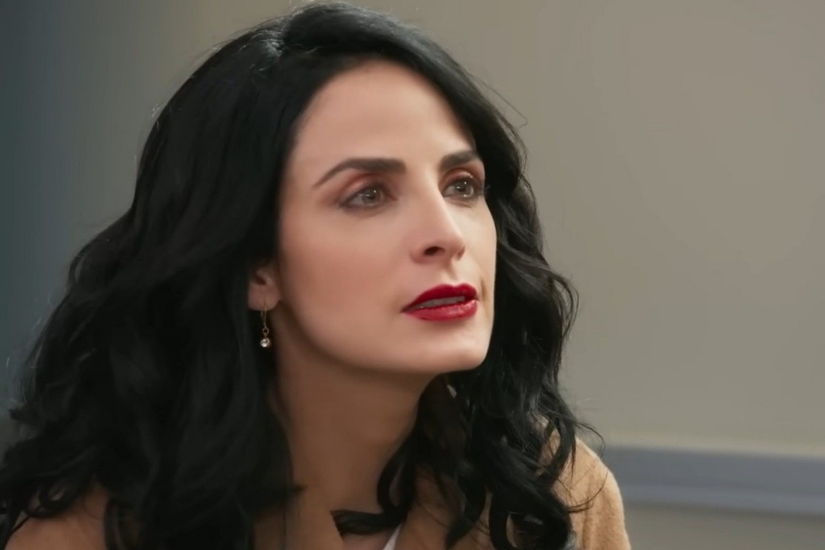 "Karen em cena dramática de Meu Caminho é Te Amar
