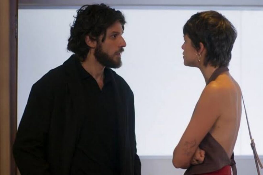 Mavi confrontando Luma sobre a traição.