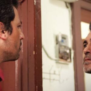 Sarp e Arif em confronto dramático em Força de Mulher; suspense na porta de Enver