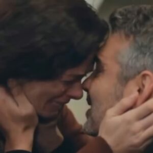 Sarp alerta Bahar sobre o perigo que ela e seus filhos correm."