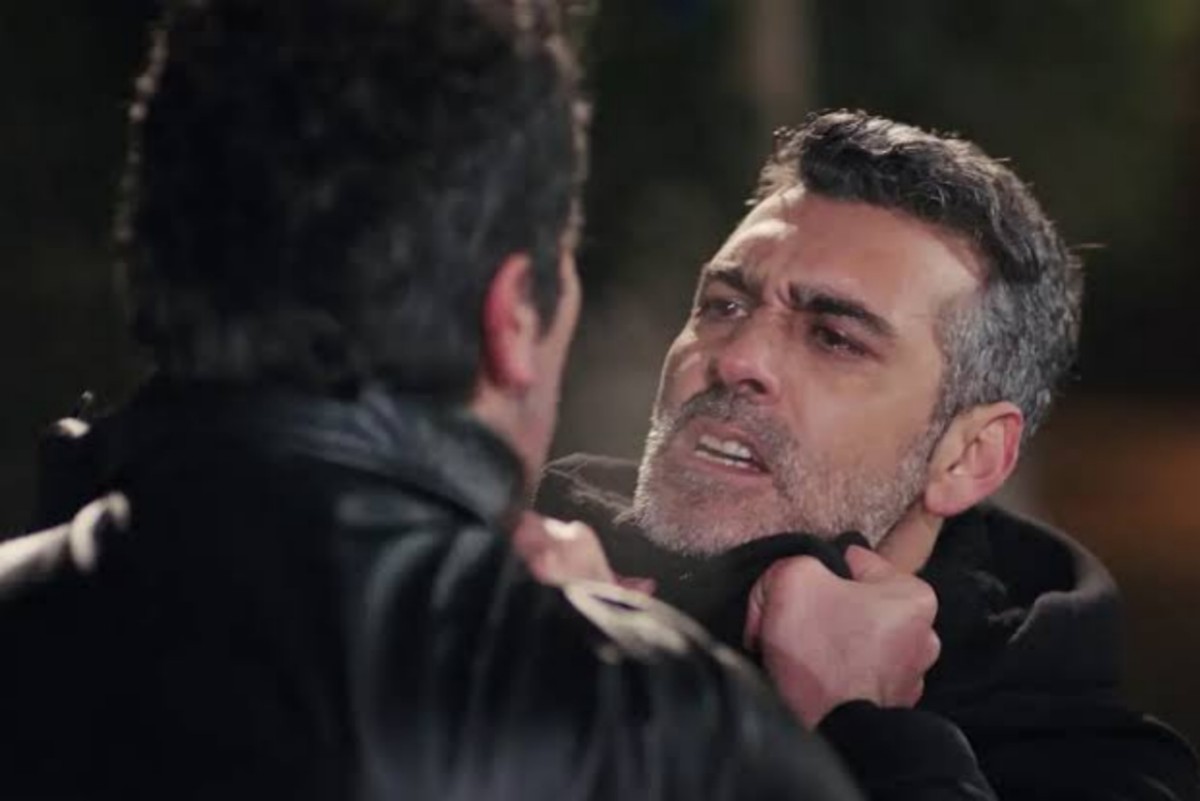 Sarp e Arif se confrontam fisicamente em 'Força de Mulher'."