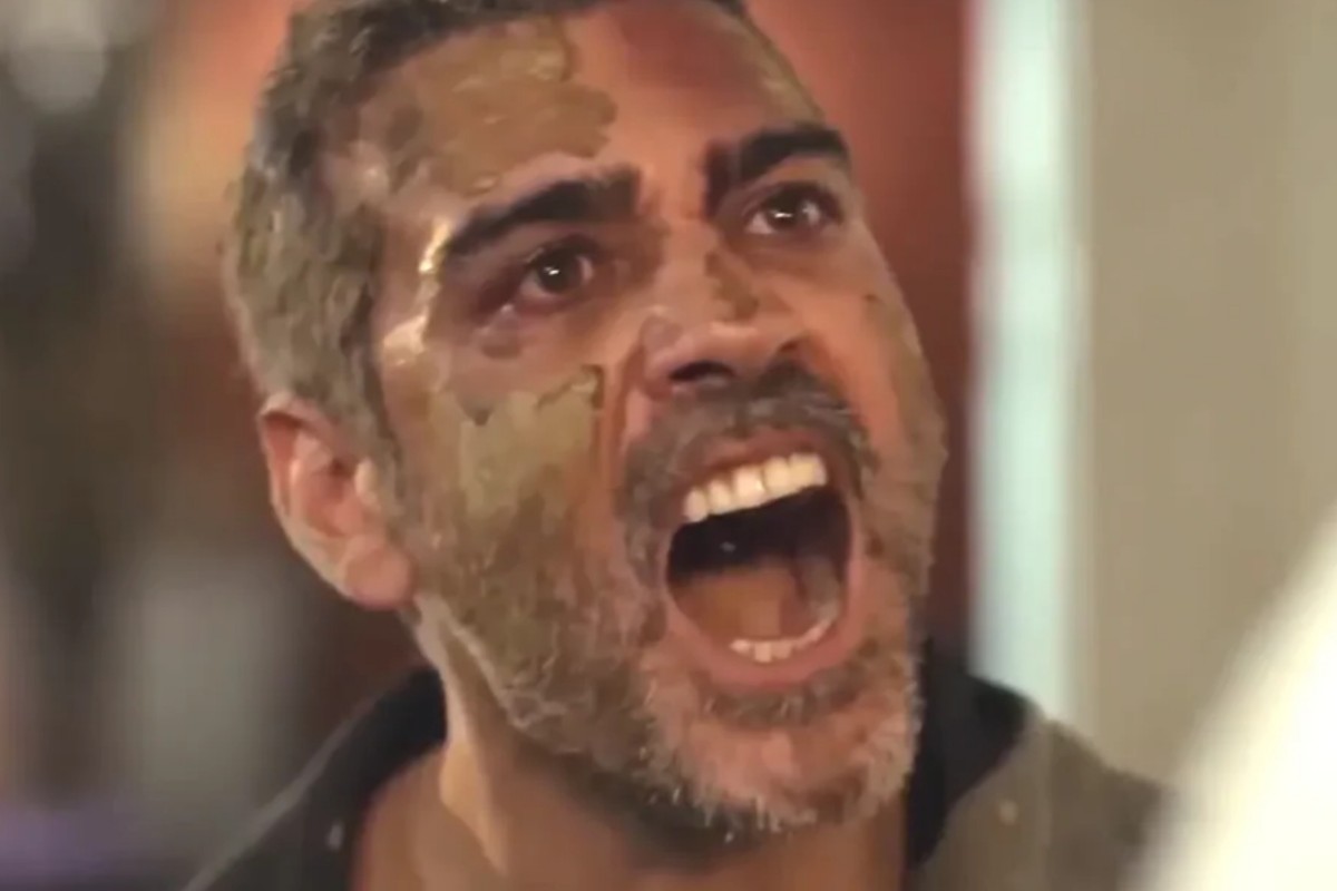 Sarp em momento de desespero ao confrontar Suat em Força de Mulher.