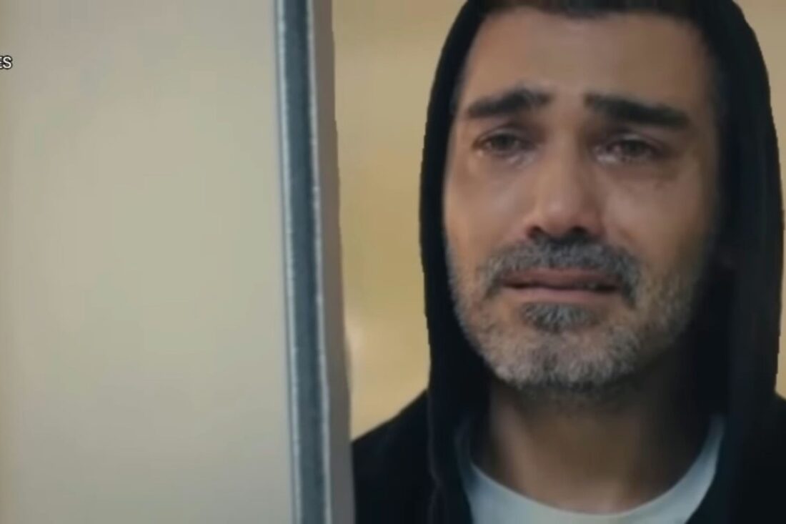 Sarp emocionado ao observar Bará no hospital