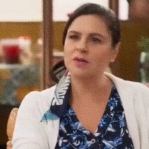 "Amparo assina contrato com Fausto em cena de Meu Caminho é Te Amar"