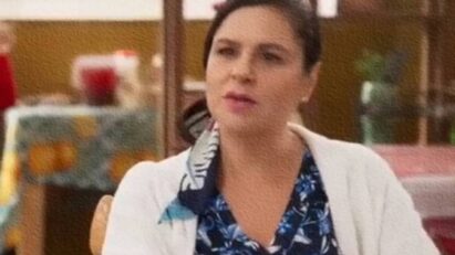 "Amparo assina contrato com Fausto em cena de Meu Caminho é Te Amar"