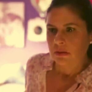 Amparo chocada ao flagrar traição de Macário com Iolanda em Meu Caminho é Te Amar