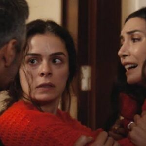 Bahar e Piril em um momento de tensão, com expressões de raiva