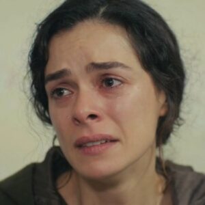 Bahar se emociona ao confessar seus sentimentos a Arif.