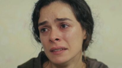Bahar se emociona ao confessar seus sentimentos a Arif.