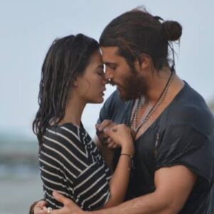 Can Yaman e Demet Özdemir em A Sonhadora