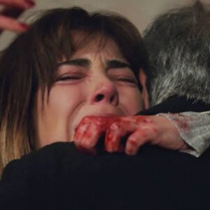 Ceyda sofre pela morte de Yeliz em Força de Mulher